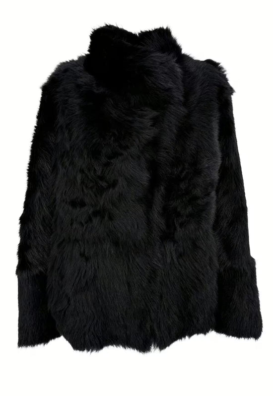 Wendbare Lammfelljacke - Anmut und Sanftheit in Bewegung und Form