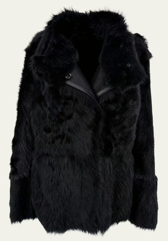 Wendbare Lammfelljacke - Anmut und Sanftheit in Bewegung und Form