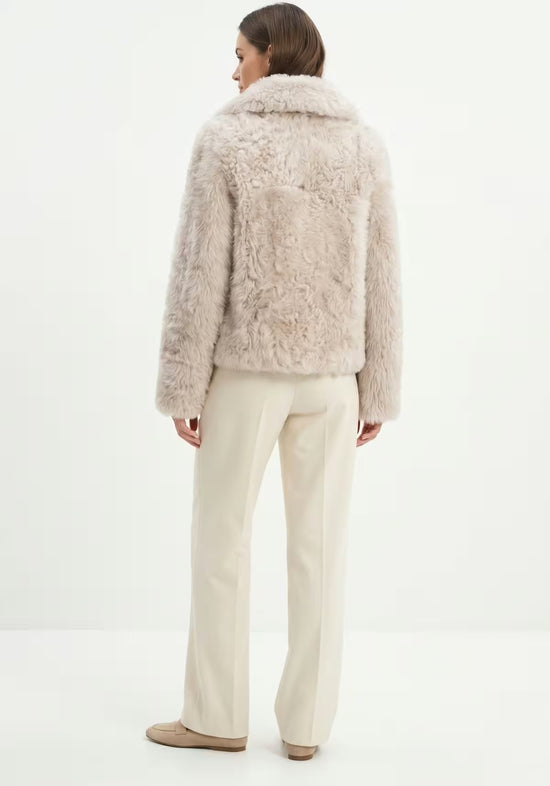 Luxuriöse Curly Lammfelljacke in Creme-Beige  Modell 1043