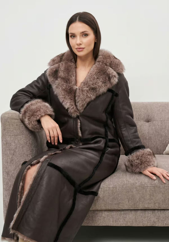 Luxuriöser Toscana Lammfell-Wendemantel Taupe & Espresso  – Modell 1055