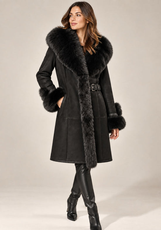 Damen-Shearling-Lammfellmantel Schwarz mit Fuchsfellbesatz und Kapuze