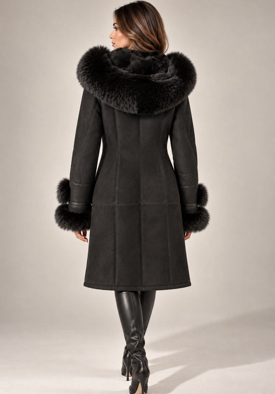 Damen-Shearling-Lammfellmantel Schwarz mit Fuchsfellbesatz und Kapuze
