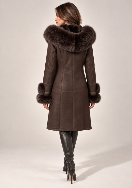 Damen-Shearling-Lammfellmantel Braun mit Fuchsfellbesatz und Kapuze