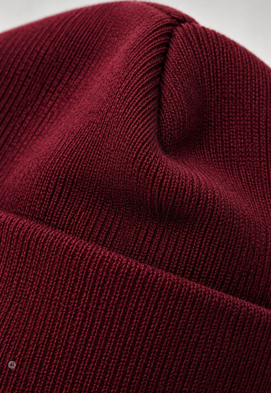 Strickmütze Naomi Burgundi aus 100 % Merinowolle – Unisex One Size