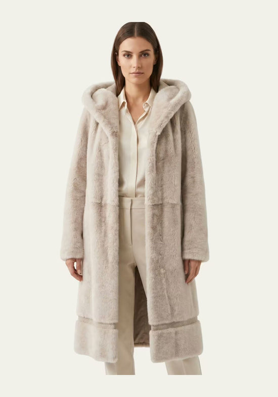 Damen Lammfellmantel Creme-Beige mit Kapuze – Modell 1053