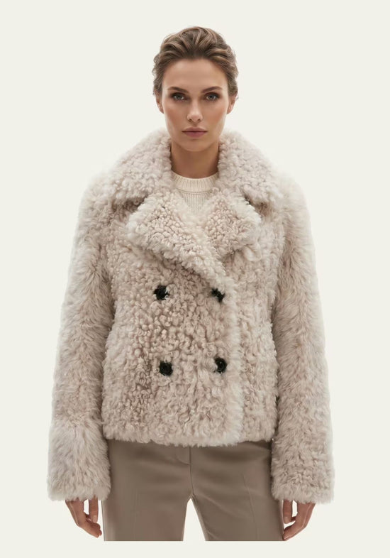 Luxuriöse Curly Lammfelljacke in Creme-Beige  Modell 1043
