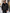 Schwarze Herren-Lammfelljacke als Bomberjacke im Stadt-Look mit Sonnenbrille