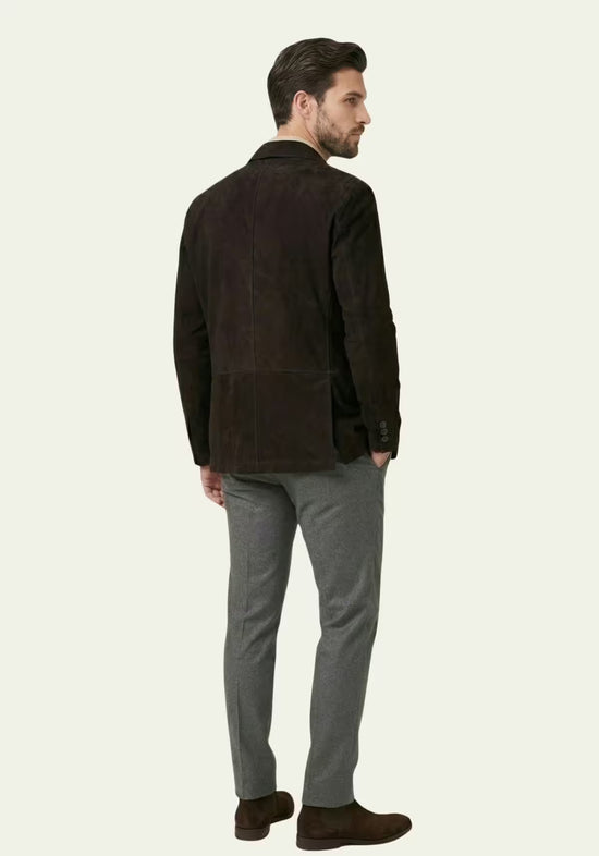 Herren-Lederjacke aus Veloursleder in Schwarz, am Modell von hinten getragen.