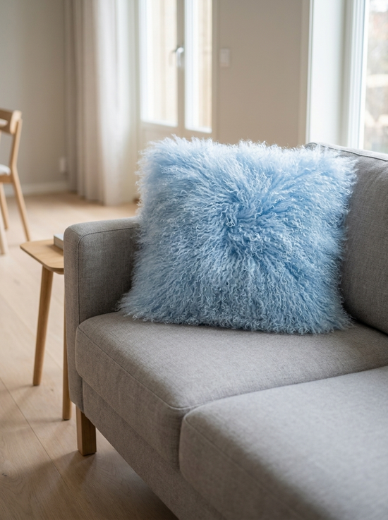 Lammfellkissen Tibet Himmelblau mit Inlett