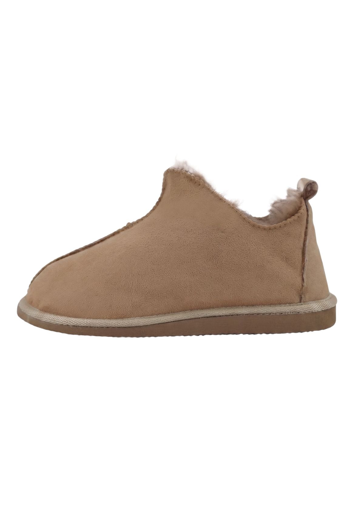 Lammfell-Hausschuh in Beige, Seitenansicht mit Fersenschlaufe und Innenfütterung sichtbar