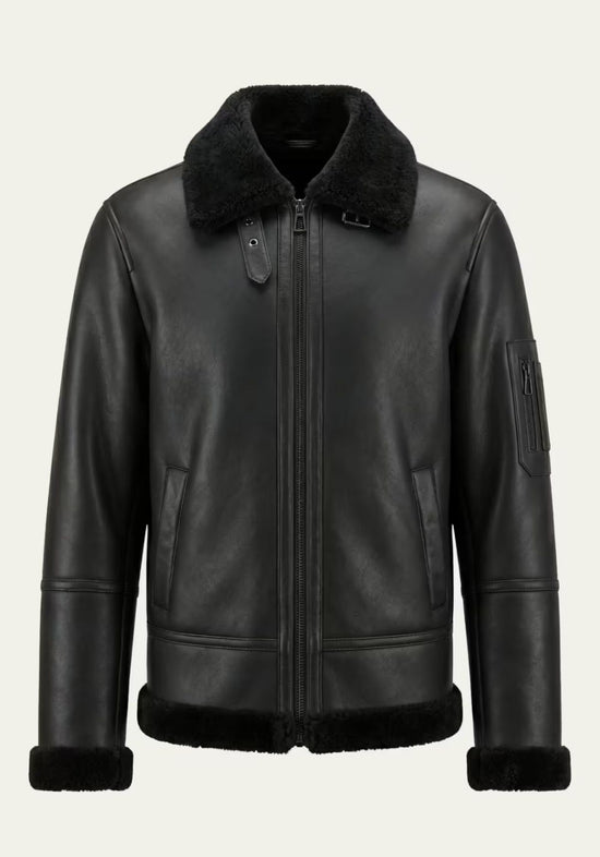 Schwarze Lammfelljacke für Herren in Frontansicht mit breitem Kragen und Reißverschluss.