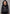 Merino-Lammfelljacke in Schwarz mit großem Lammfellkragen und vollständig hochgezogener Kapuze