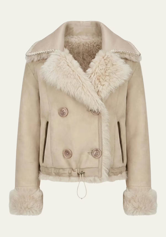 Lammfelljacke für Damen in Beige als Vorderansicht mit Veloursleder, Fellkragen und Ärmelaufschlägen.