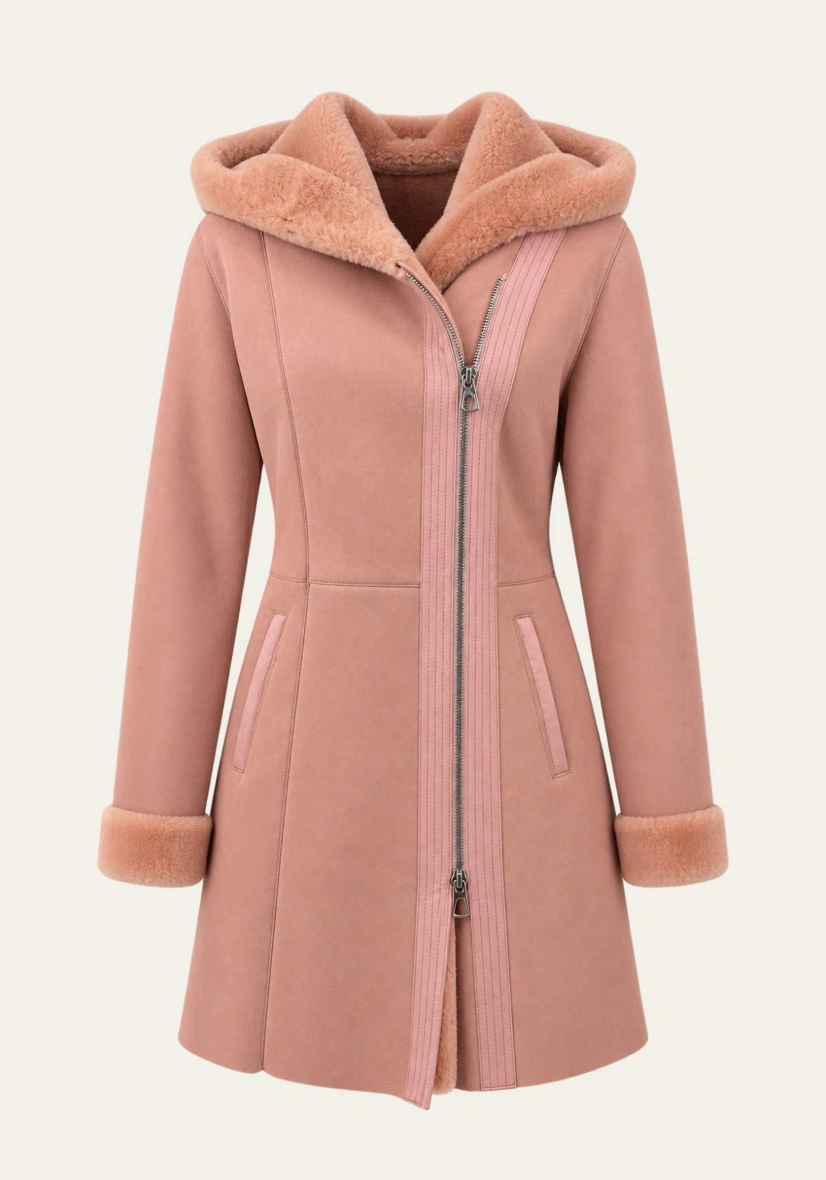 Lammfellmantel Kate in Rosa mit Lammfellkragen und -manschetten, Vorderansicht auf neutralem Hintergrund