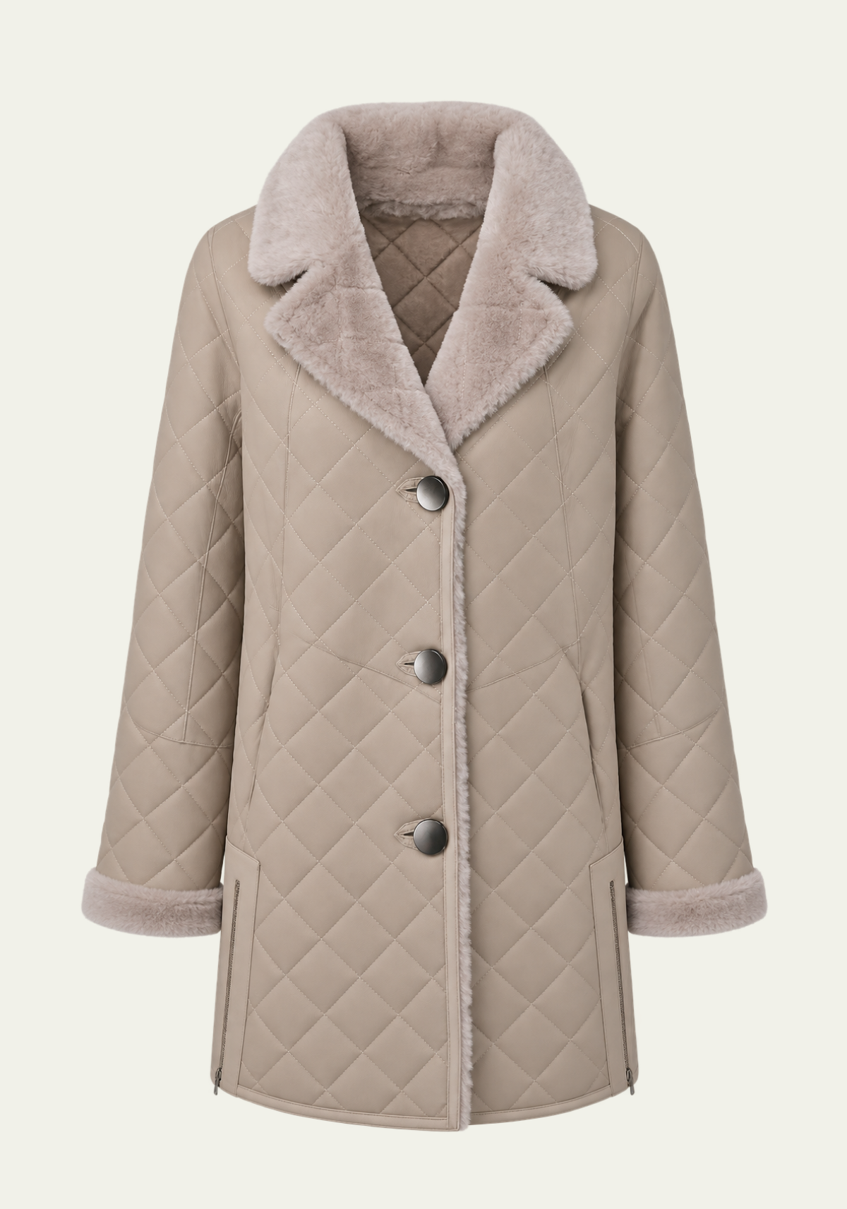 Premium Lammfellmantel Monia in Beige mit Lammfellkragen, Vorderansicht ohne Trägerin