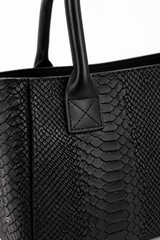 LOLA – Tasche aus italienischem italienischem Leder mit Python-Prägung – Schwarz
