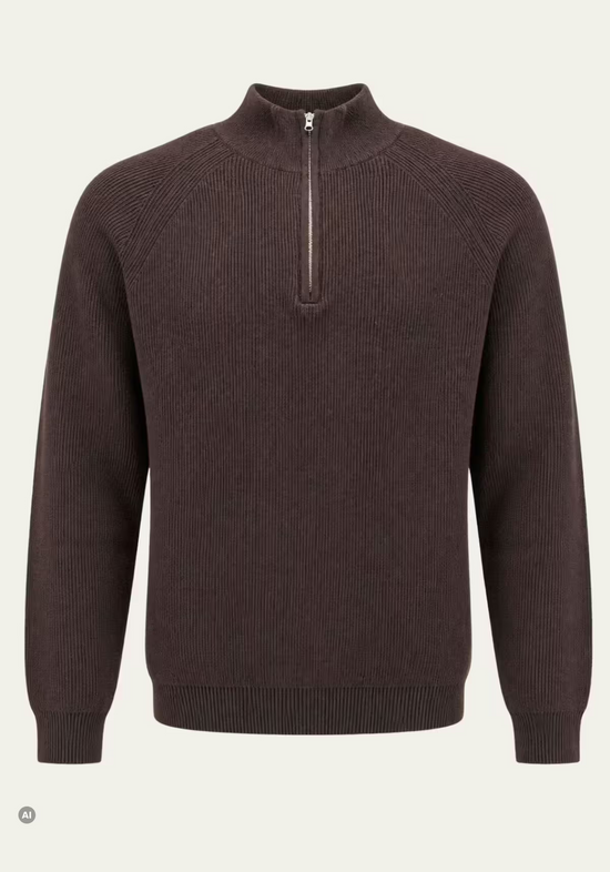 Brauner Herren Pullover aus Merinowolle in Frontansicht mit Reißverschluss am Kragen.