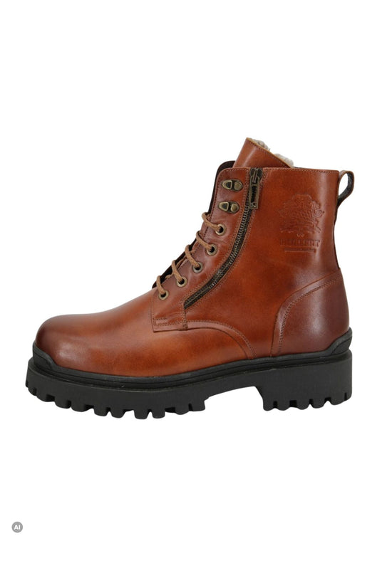 Braune Herren-Lammfell-Stiefelette aus Echtleder in seitlicher Ansicht mit robuster Sohle.