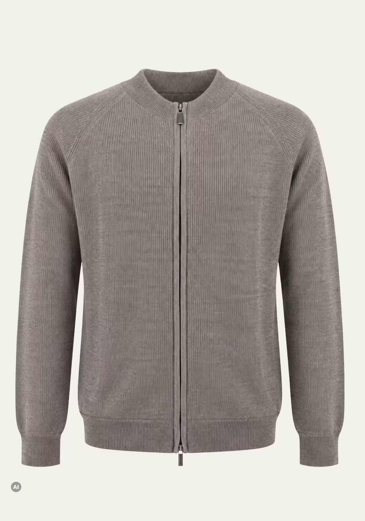 Herren-Strickjacke aus Merinowolle in Beige, vorne freigestellt mit Reißverschluss